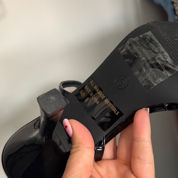 Elegant Black Strappy Heels - Picture 5 of 8